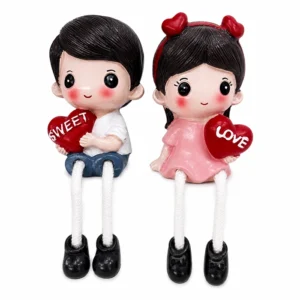Cute Couple Doll Figurine with Dangling Legs – Romantic Boy & Girl Decorative Showpiece for Home & Table Décor